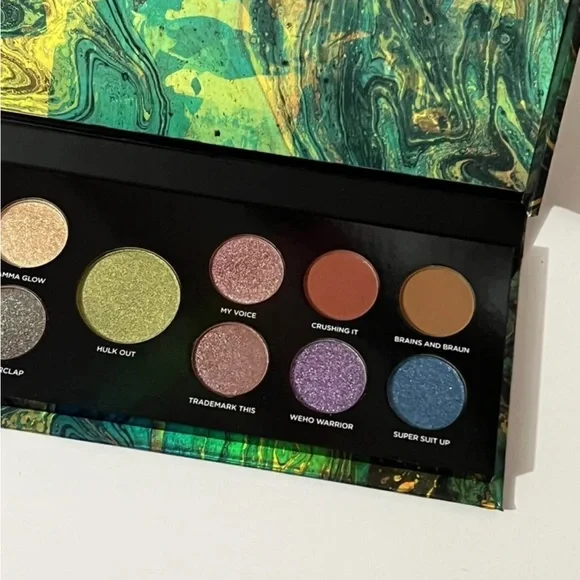 URBAN DECAY x MARVEL SHE-HULK EYESHADOW PALETTE - Picture 8 of 11